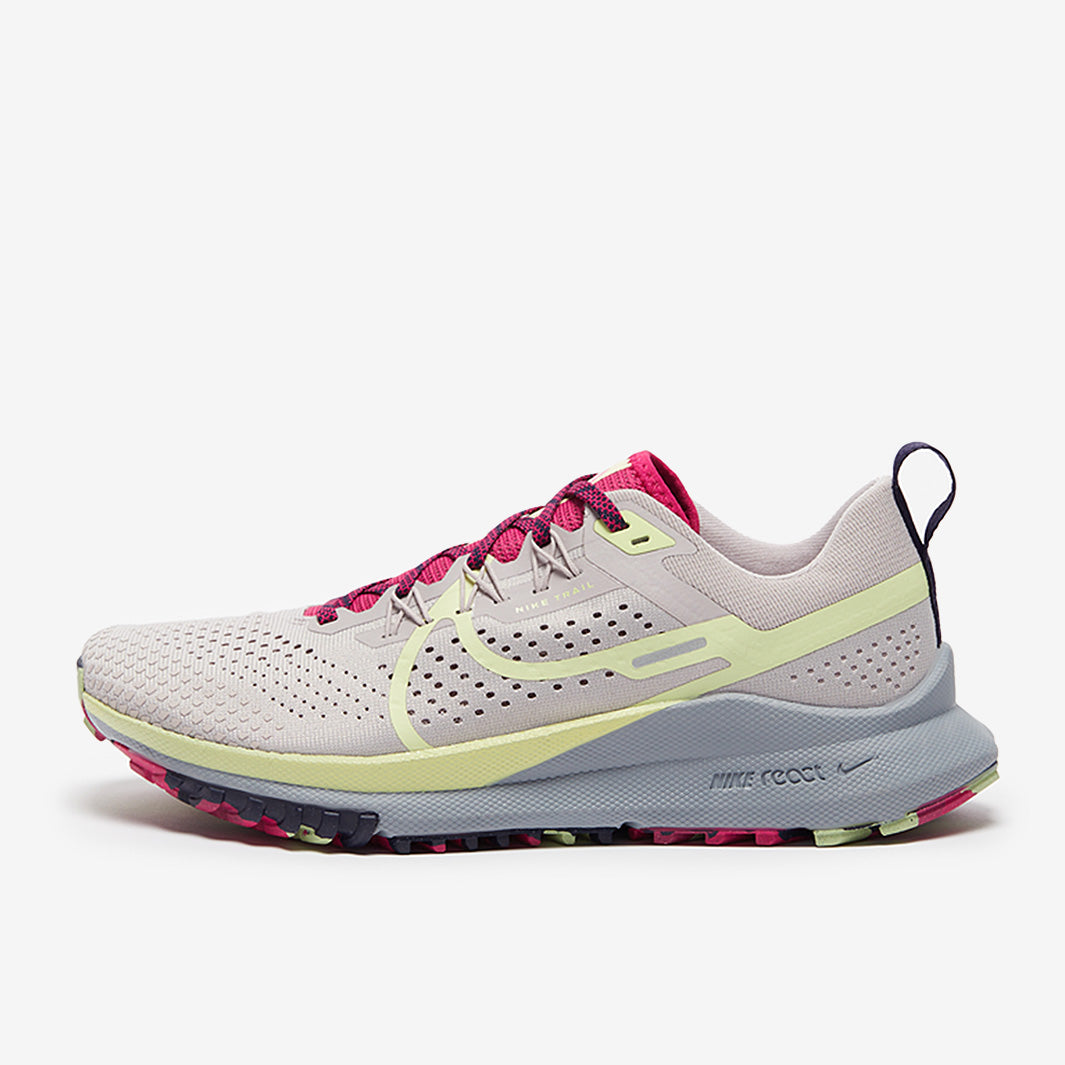 Nike Womens Pegasus Trail 4
