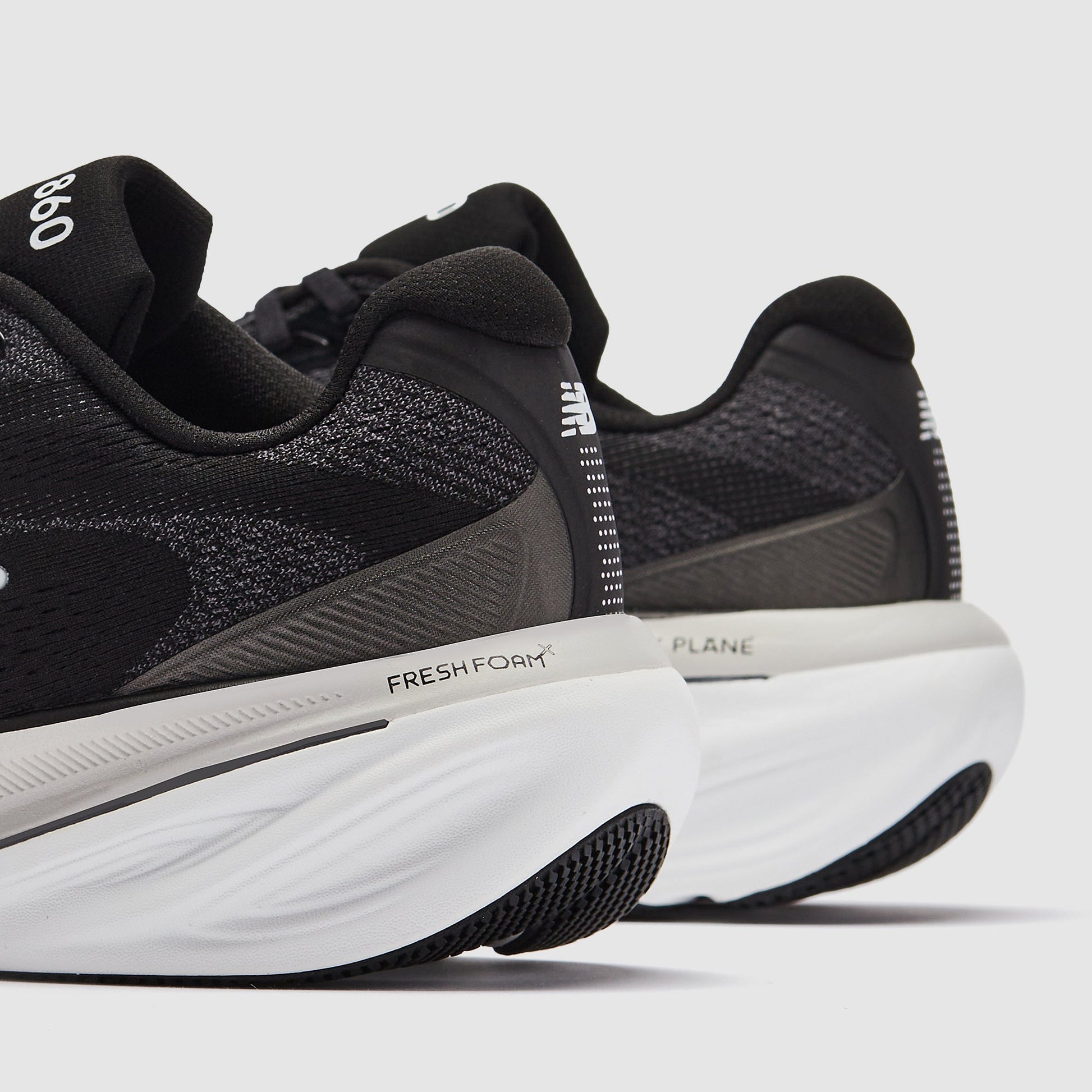 New Balance 860 v15
