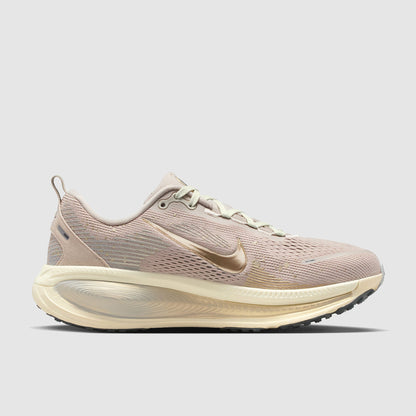 Nike Womens Vomero 18 SE