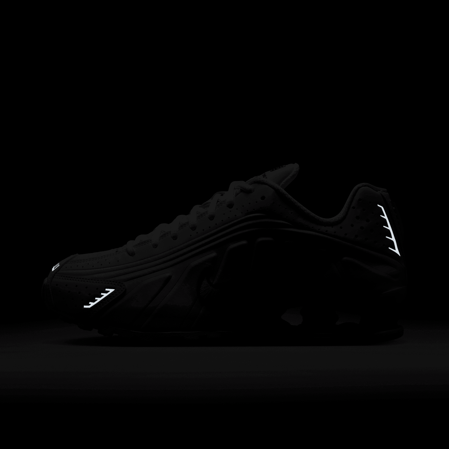 Women's Nike Shox R4 "Phantom Picante Red"